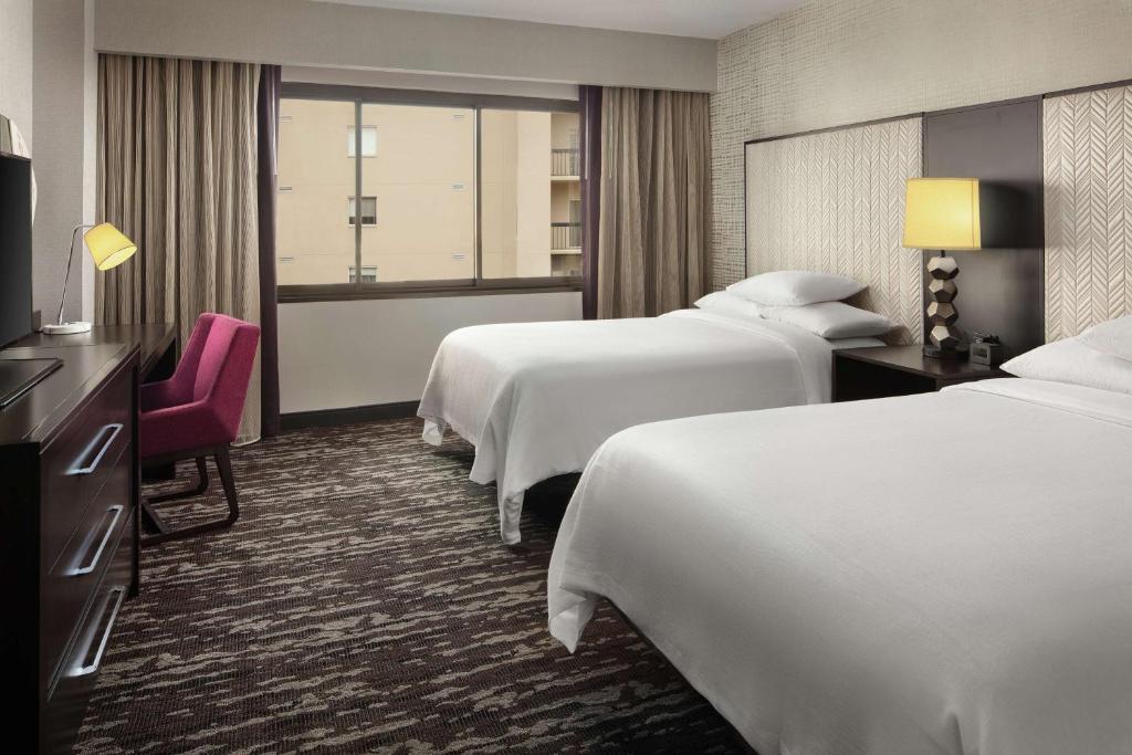Embassy Suites by Hilton Crystal City National Airport - Suite De Esquina Con Dos Camas Dobles