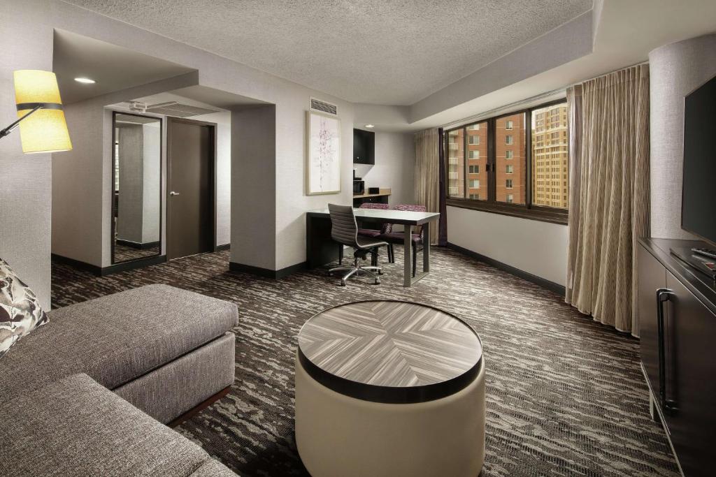 Embassy Suites by Hilton Crystal City National Airport - Suite Doble: Acceso A Discapacitados/no Fumar