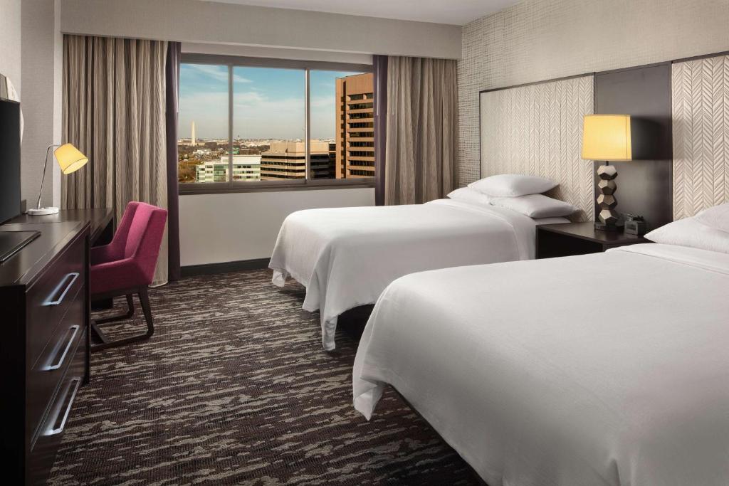 Embassy Suites by Hilton Crystal City National Airport - Suite De Dos Dormitorios Con Vista