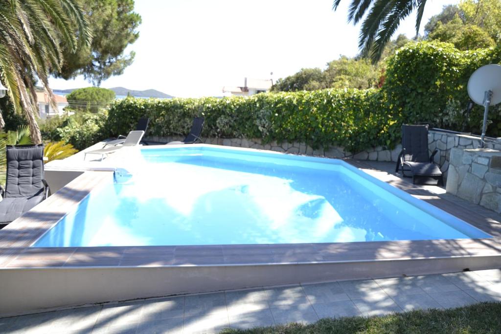 The swimming pool at or close to Monica's Tropical Villa