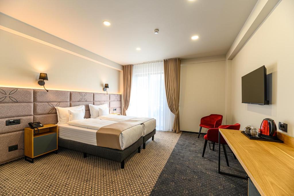 Hotel DUKAT - Habitación Doble Ejecutiva (2 Adultos + 1 Niño)