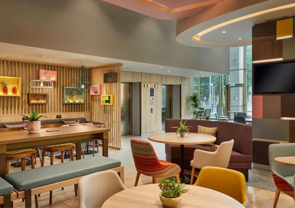 Posezení v ubytování Hampton By Hilton Dublin City Centre