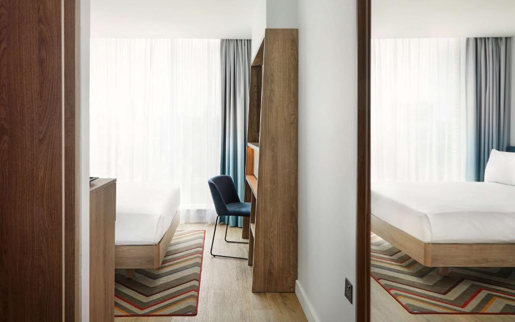 Postel nebo postele na pokoji v ubytování Hampton By Hilton Dublin City Centre