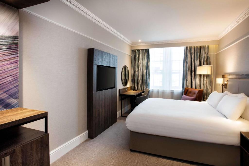 Hilton Edinburgh Carlton - Executive Queen Room