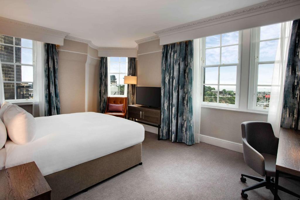 Hilton Edinburgh Carlton - Queen Room - Mobility Access