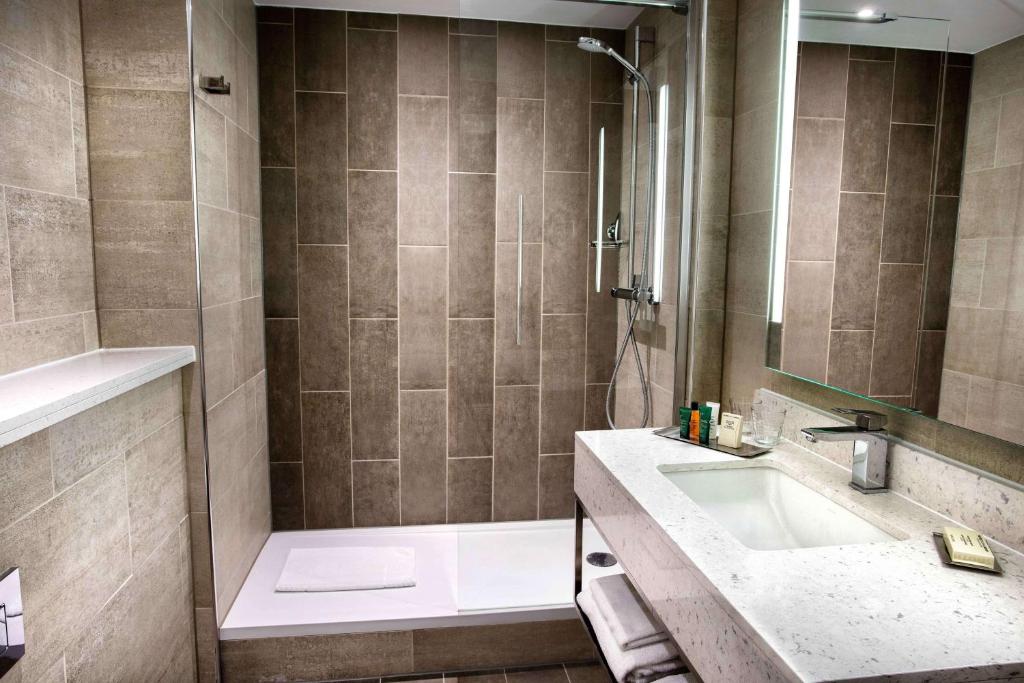 Hilton Edinburgh Carlton - Deluxe King Room