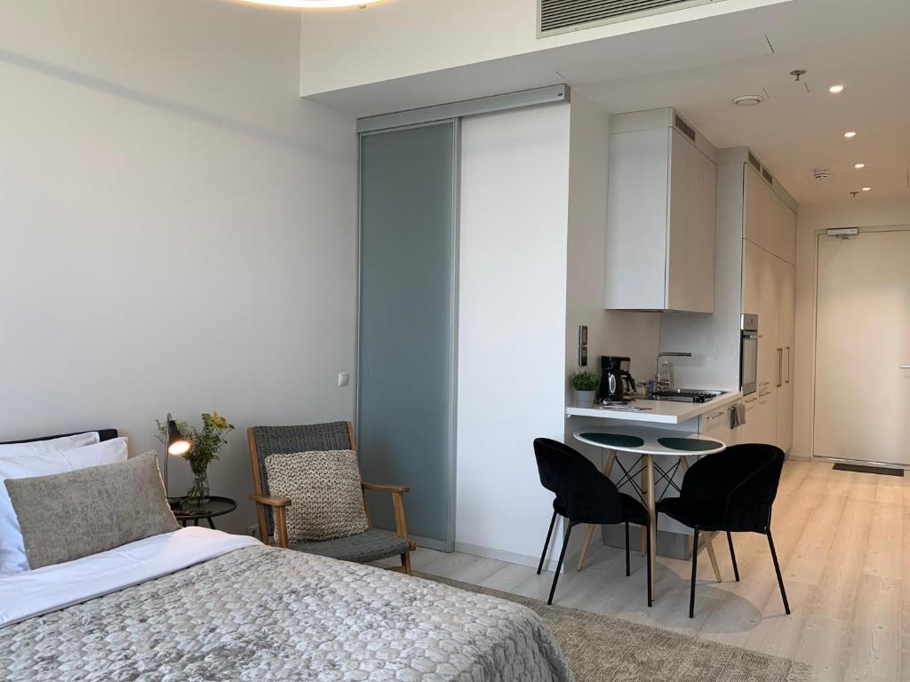 Orange Apartments Tower & Free Parking - Superior Studio