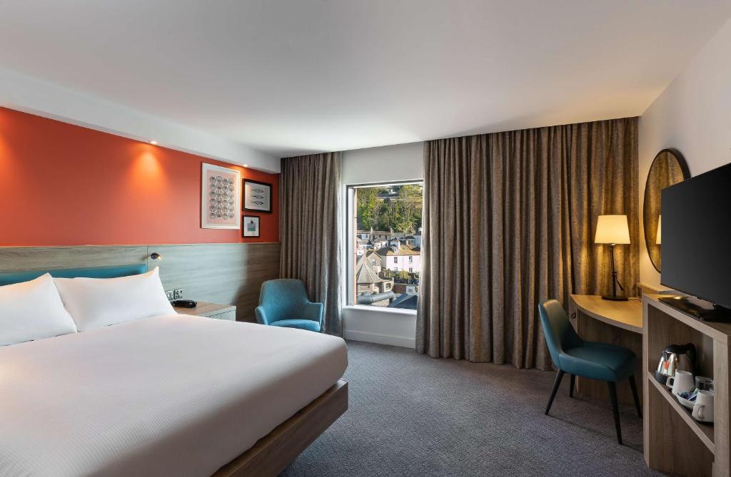 Llit o llits en una habitació de Hampton By Hilton Torquay