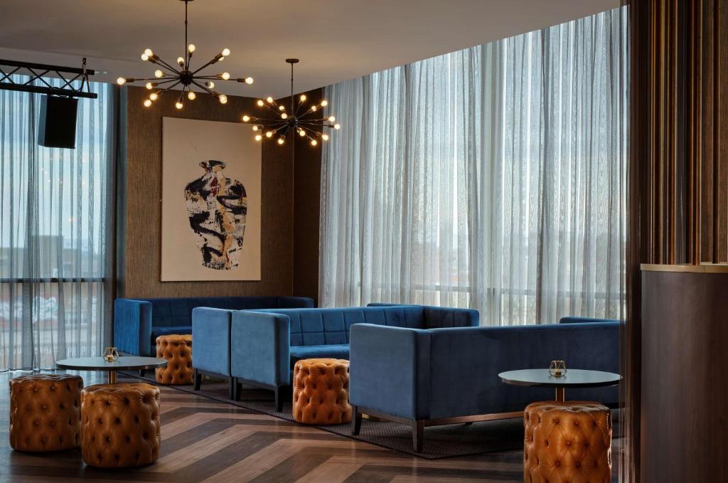 Posezení v ubytování Doubletree By Hilton Hull