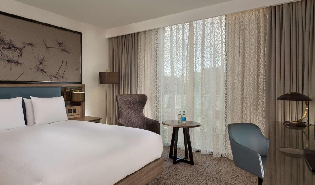 Postel nebo postele na pokoji v ubytování Doubletree By Hilton Hull