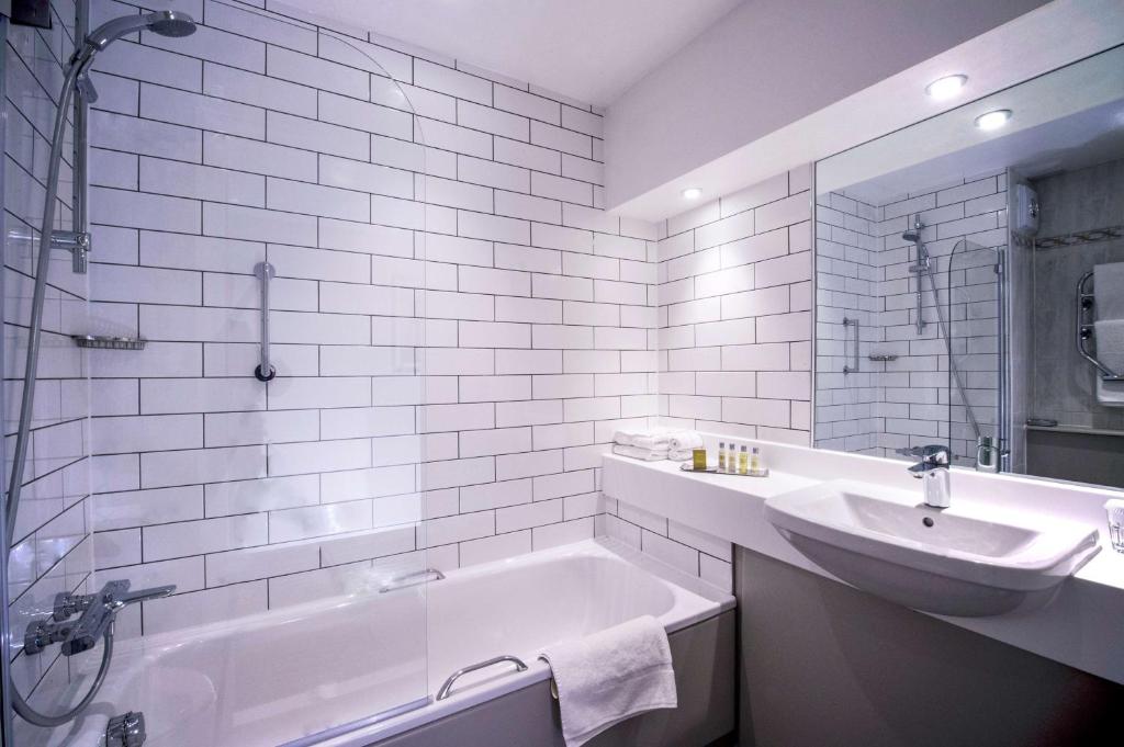 DoubleTree by Hilton Cheltenham - Deluxe Twin Room Con Vista
