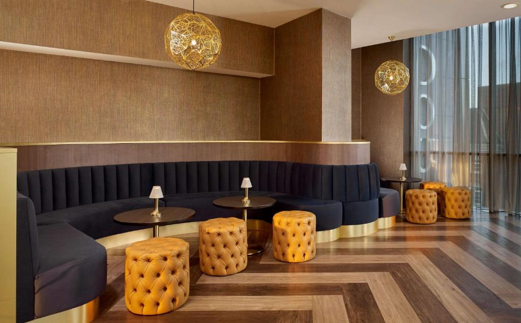 Posezení v ubytování Doubletree By Hilton Hull