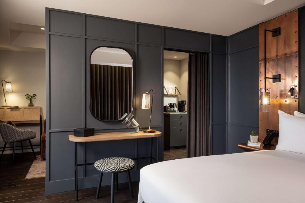 The Gantry London, Curio Collection By Hilton - Resim 13