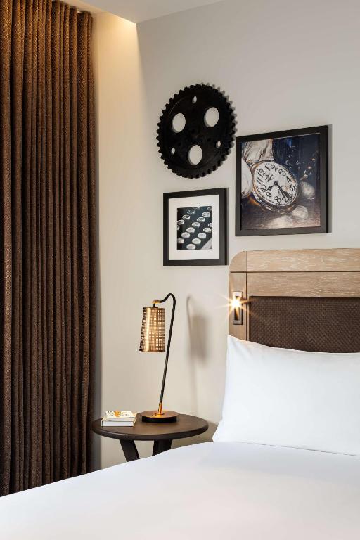 The Gantry London, Curio Collection By Hilton - King Gantry Room