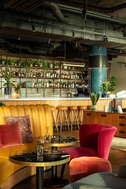 The Gantry London, Curio Collection By Hilton - Resim 31