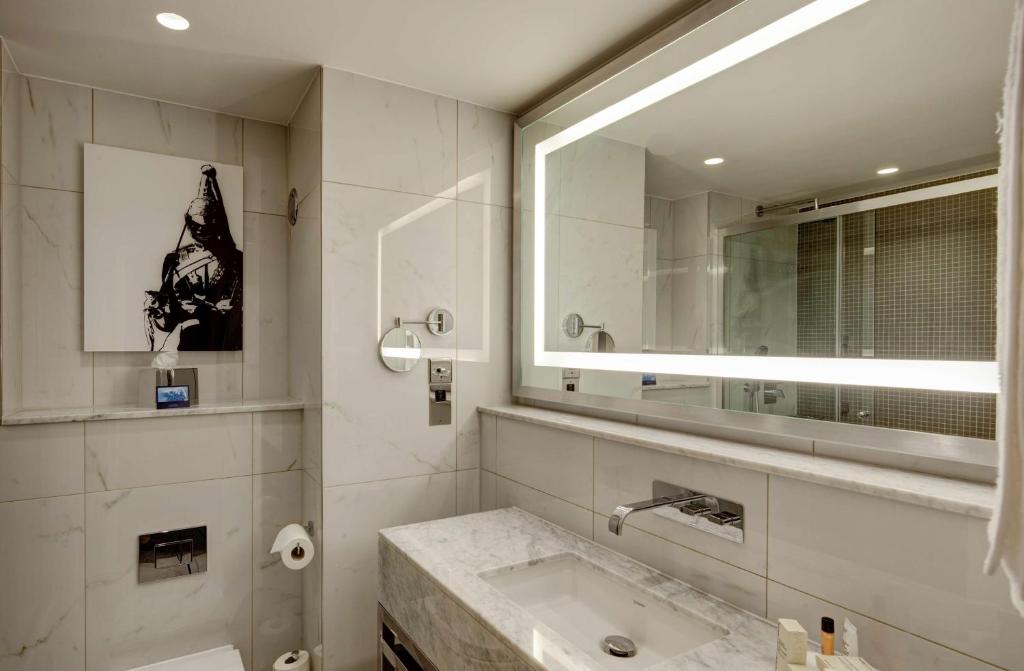 Hilton London Angel Islington - Terrace Suite With Lounge Access