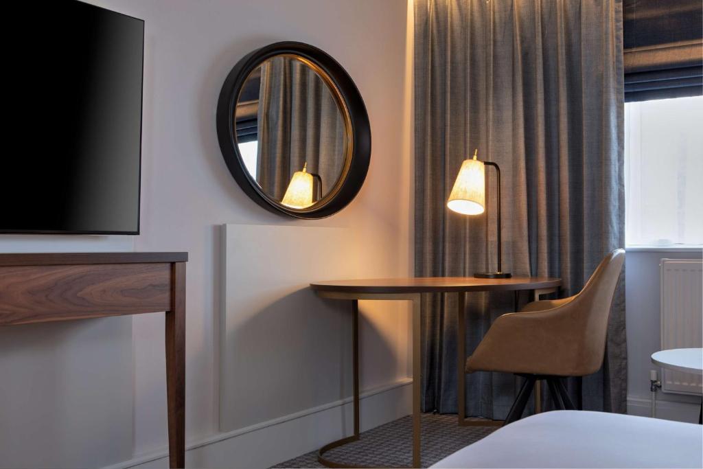 DoubleTree by Hilton Stoke-on-Trent, United Kingdom - King Room - Mobility Accesible