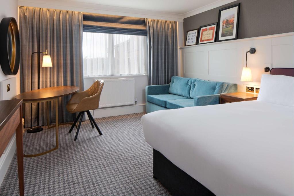 DoubleTree by Hilton Stoke-on-Trent, United Kingdom - Room King Con Sofá Cama
