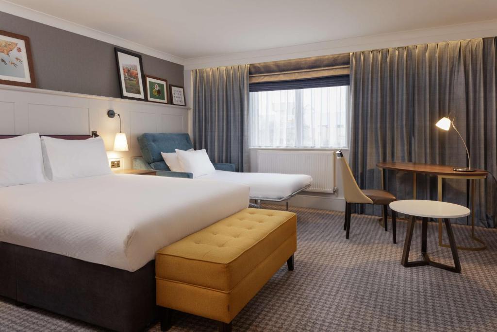 DoubleTree by Hilton Stoke-on-Trent, United Kingdom - Deluxe Queen Room Con Cama Con Sofá