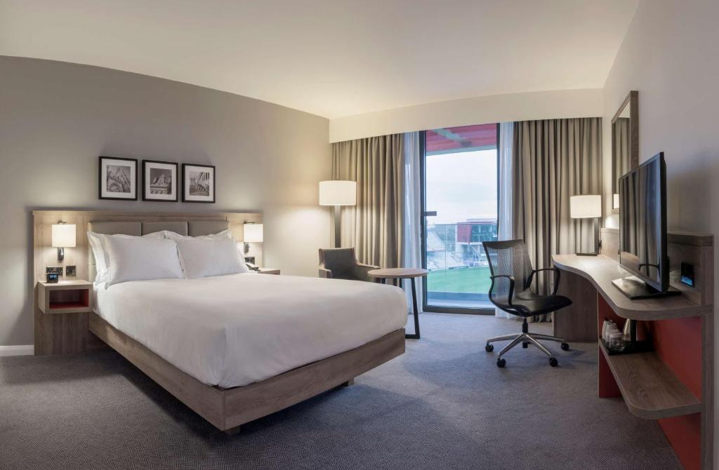 Hilton Garden Inn Manchester Emirates Old Trafford - Deluxe King Room With Stadium View