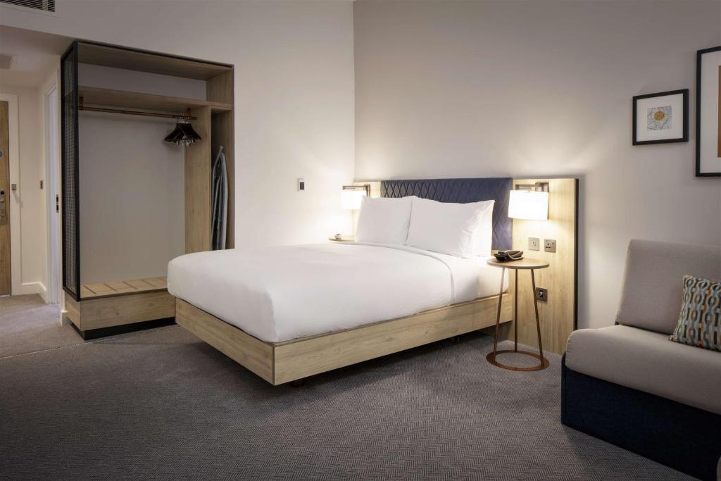 Hilton Garden Inn Stoke On Trent - Habitación De La Reina Con Sofá Cama