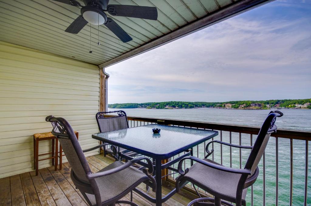 Osage Beach Condo with Balcony, Pool and Lake Access!, Osage Beach