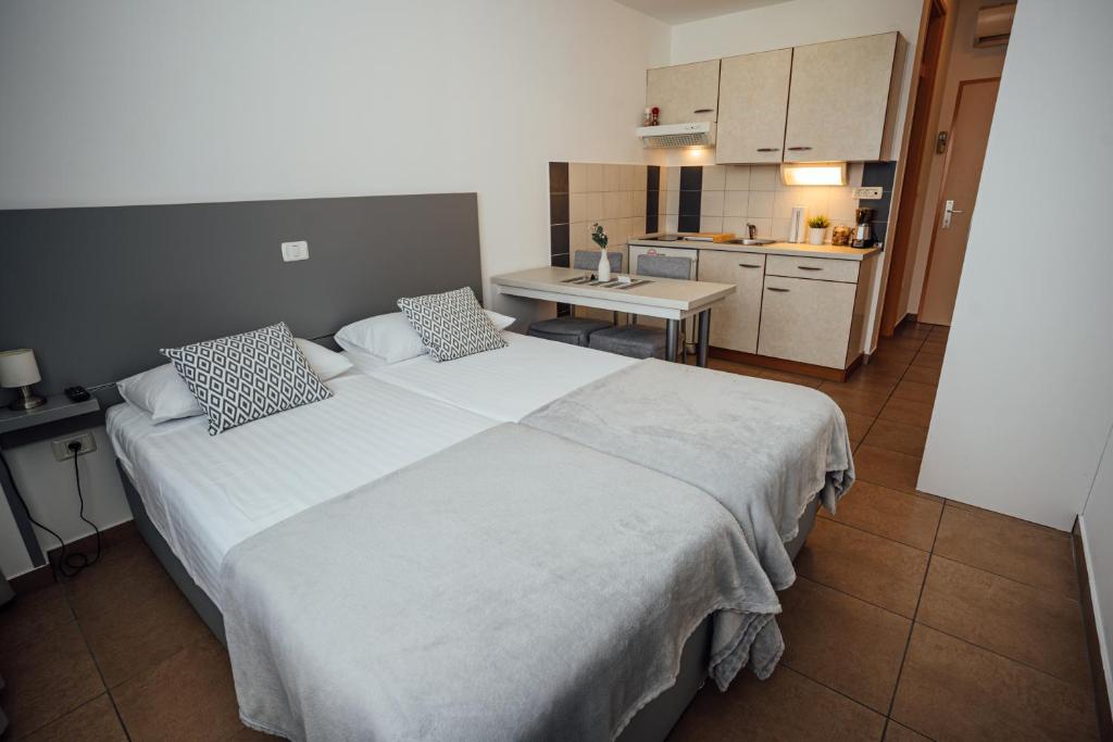 Kuchyň nebo kuchyňský kout v ubytování Sobe Rooms Nataly