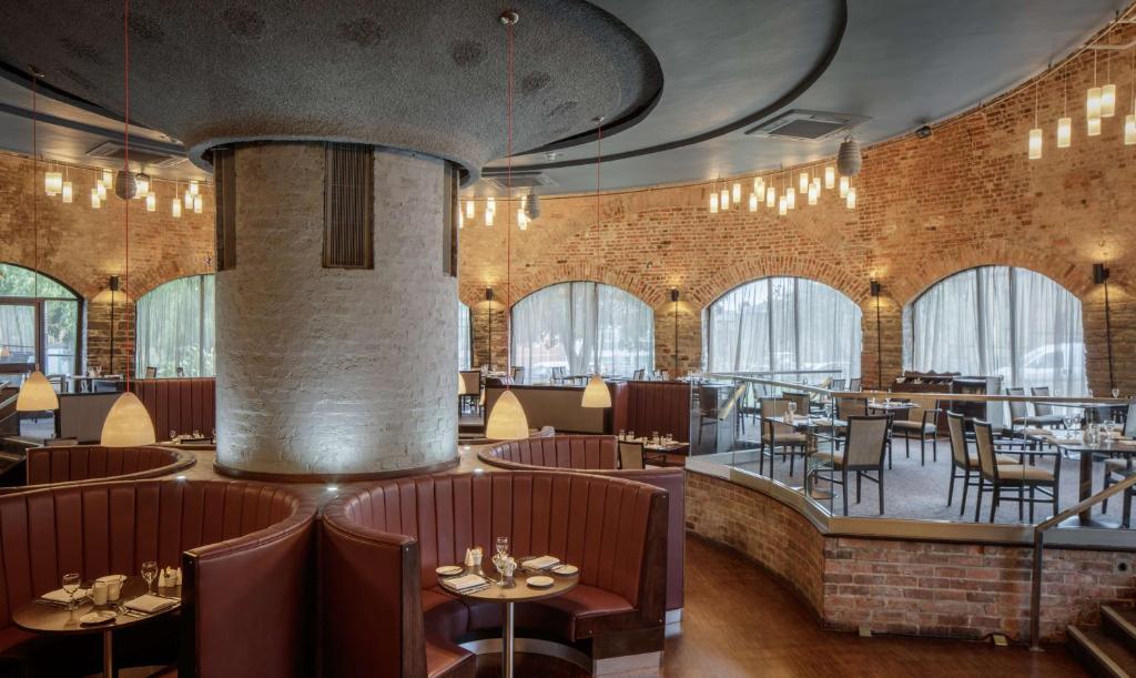 Posezení v ubytování DoubleTree by Hilton Bristol City Centre
