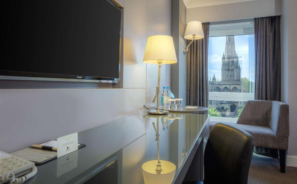 
Superior Queen Guest Room with Church View 
