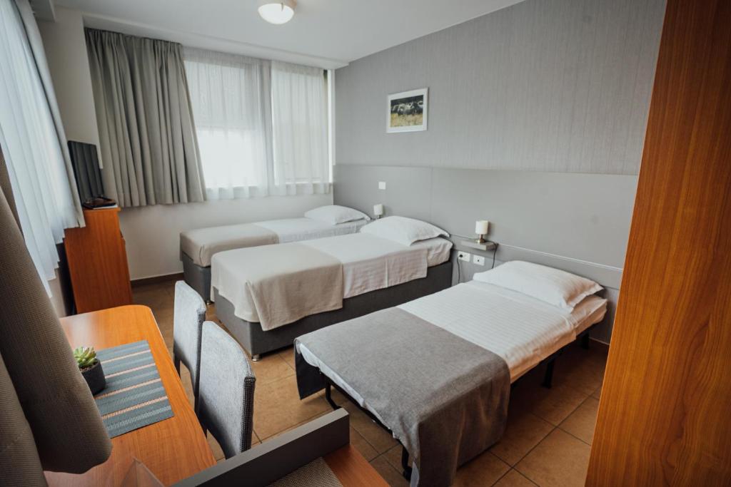 Postel nebo postele na pokoji v ubytování Sobe Rooms Nataly