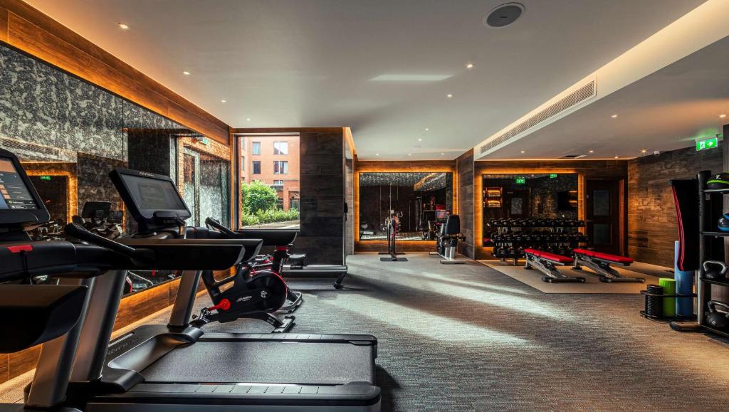 Het fitnesscentrum en/of fitnessfaciliteiten van The Fellows House Cambridge, Curio Collection By Hilton