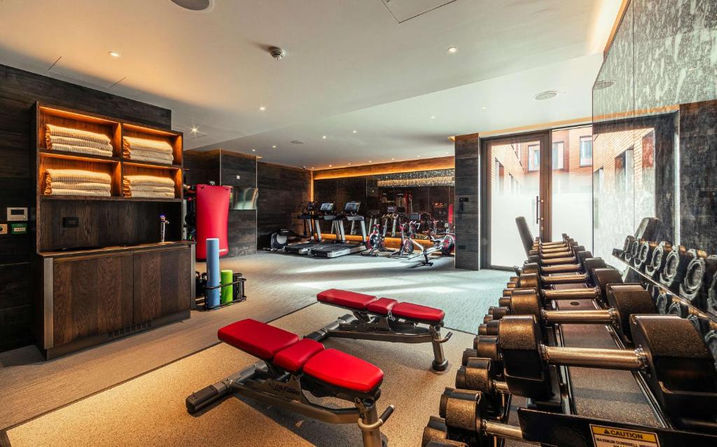 Het fitnesscentrum en/of fitnessfaciliteiten van The Fellows House Cambridge, Curio Collection By Hilton