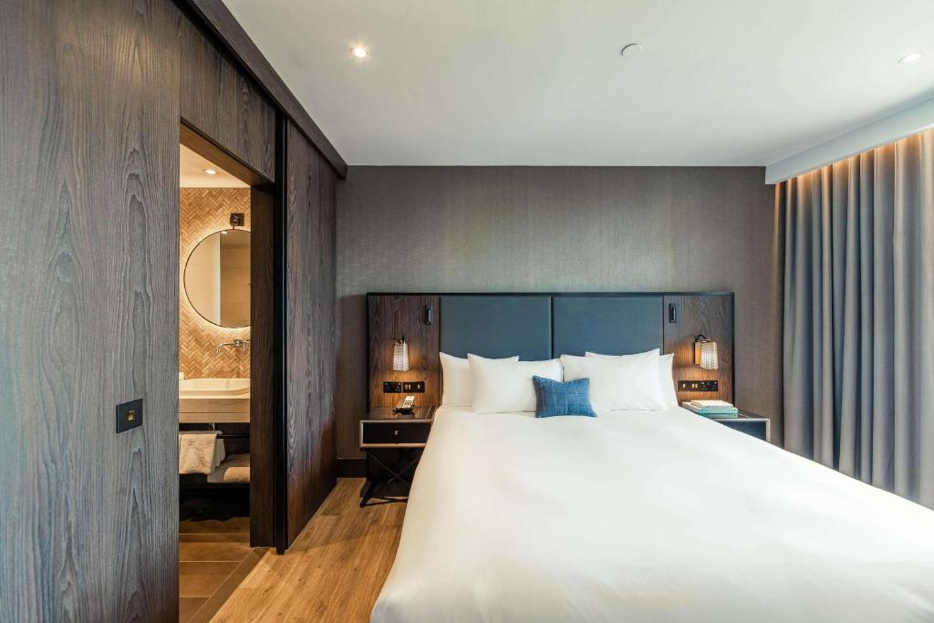 
The Attenborough Apartment Suite
