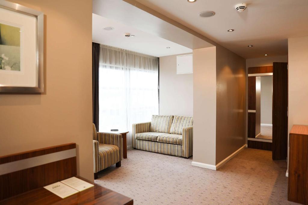 Posezení v ubytování DoubleTree By Hilton Milton Keynes