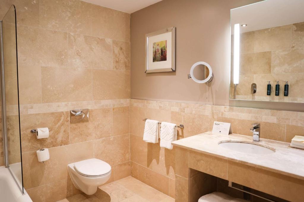 Koupelna v ubytování DoubleTree By Hilton Milton Keynes