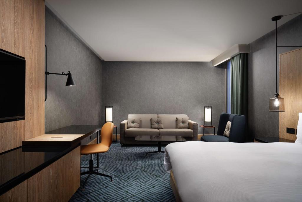 
Junior King Suite - Lounge Access
