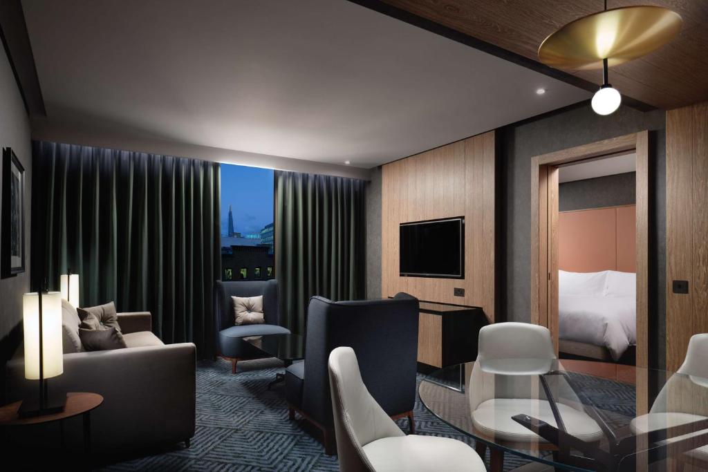 
Deluxe Junior Suite with Lounge Access
