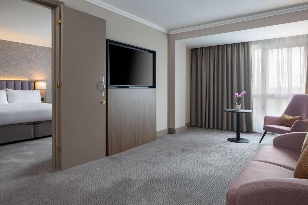 DoubleTree by Hilton Dartford Bridge - Suite King