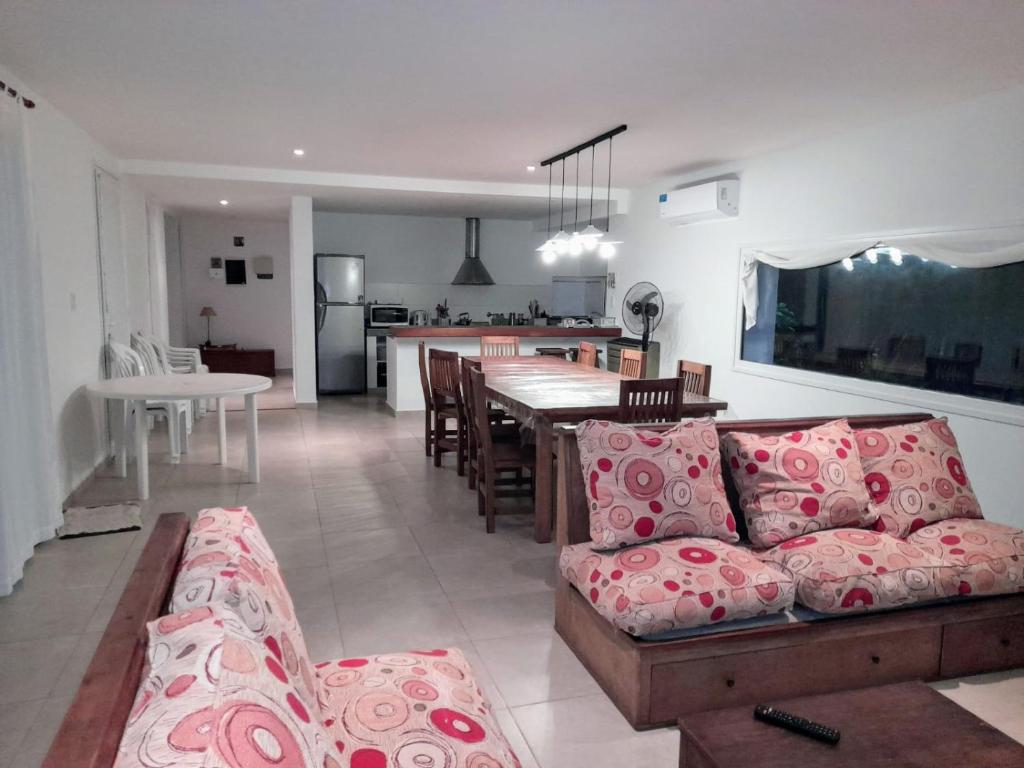 a living room and kitchen with a couch and a table at Rabastens in Mar de las Pampas