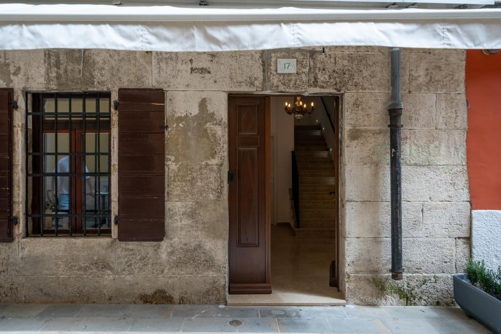 AAA Apartments & Rooms with free private parking - reservation needed - 2