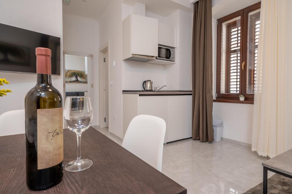 AAA Apartments & Rooms with free private parking - reservation needed - 12