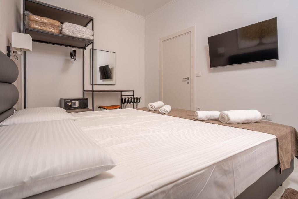 AAA Apartments & Rooms with free private parking - reservation needed - 11