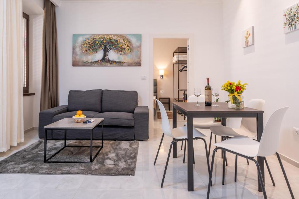 AAA Apartments & Rooms with free private parking - reservation needed - 14