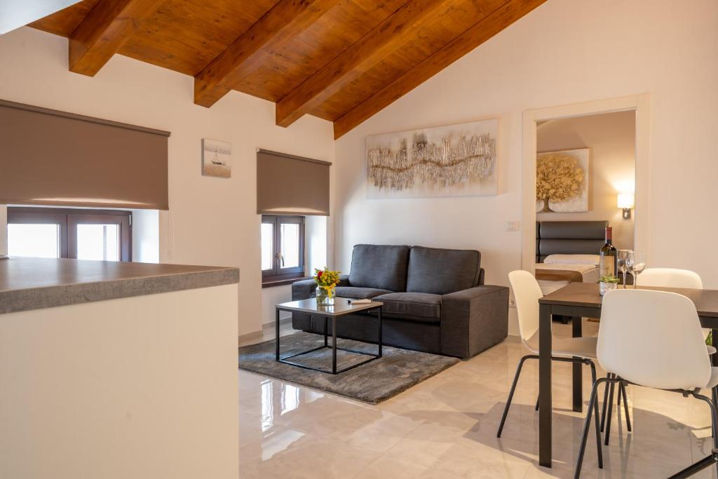 AAA Apartments & Rooms with free private parking - reservation needed - 18