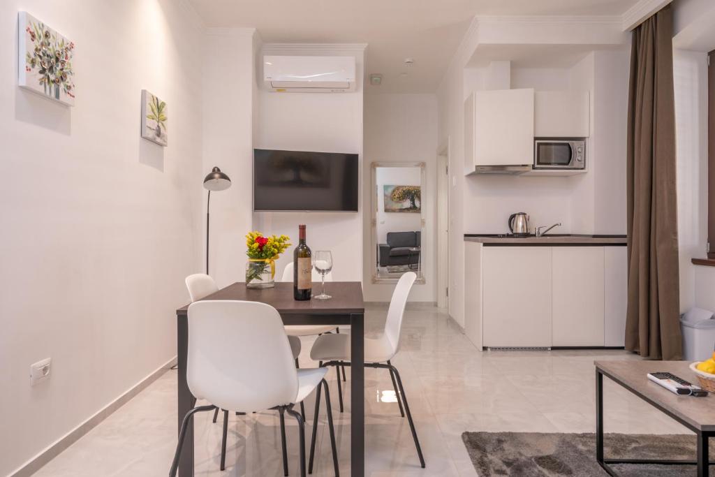 AAA Apartments & Rooms with free private parking - reservation needed - 13