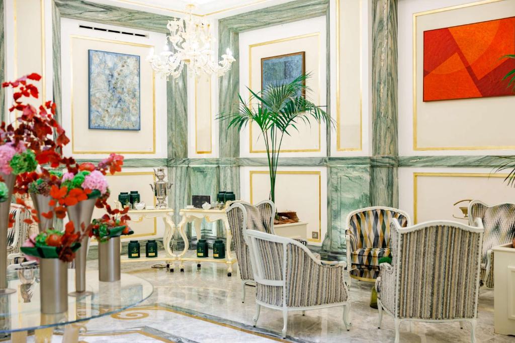 Posezení v ubytování Aleph Rome Hotel, Curio Collection By Hilton