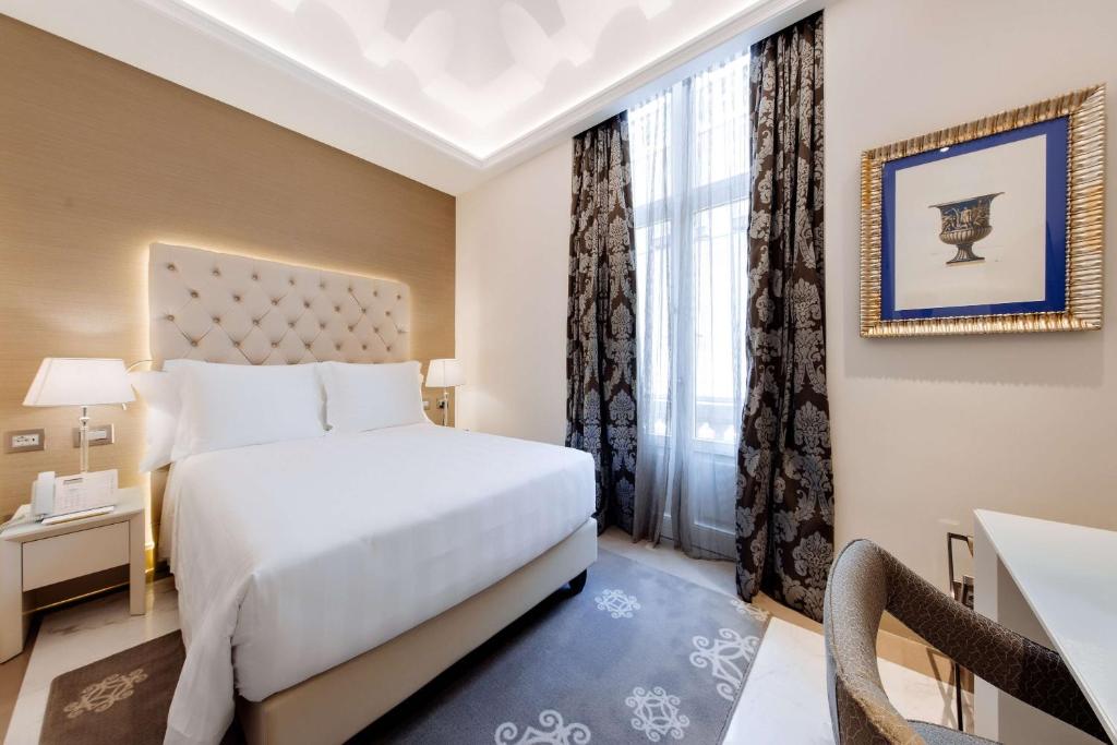 Postel nebo postele na pokoji v ubytování Aleph Rome Hotel, Curio Collection By Hilton