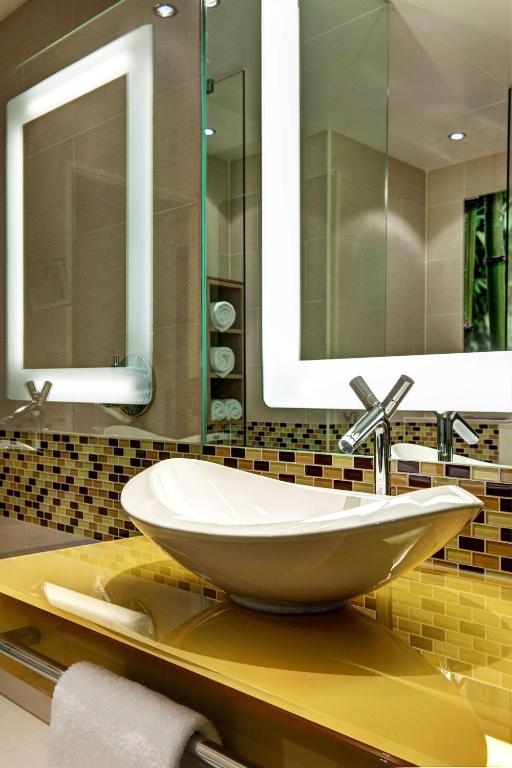 Hilton Frankfurt Airport - Resim 19