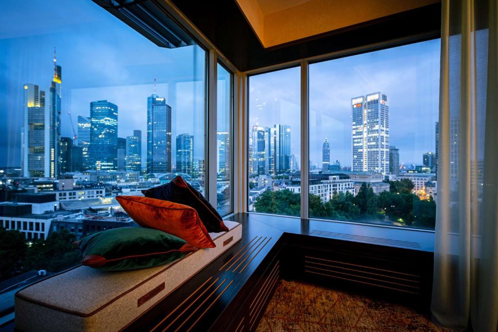 Cama ou camas em um quarto em Hilton Frankfurt City Centre