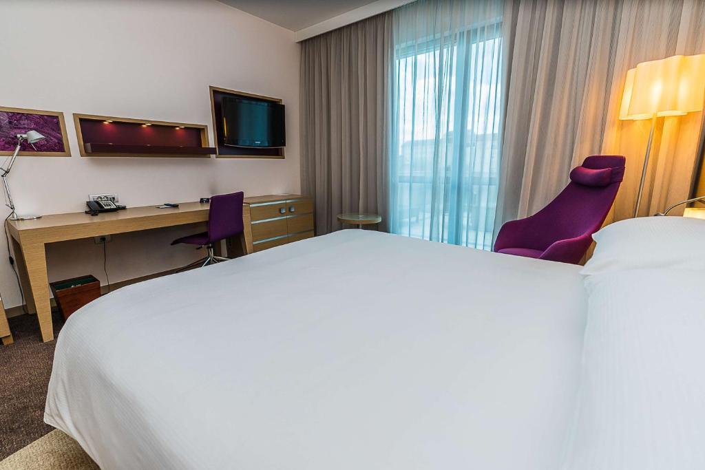 DoubleTree by Hilton Oradea - King Deluxe Room Com Terraço